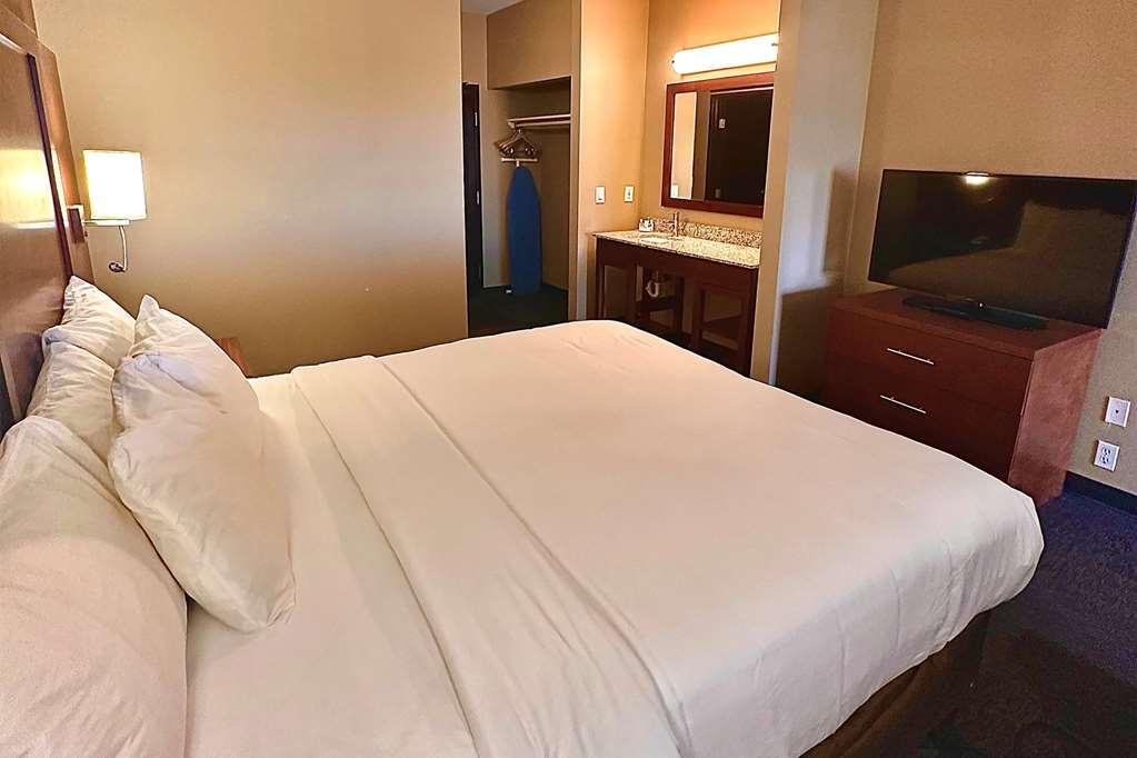 Baymont By Wyndham Phoenix North Room photo