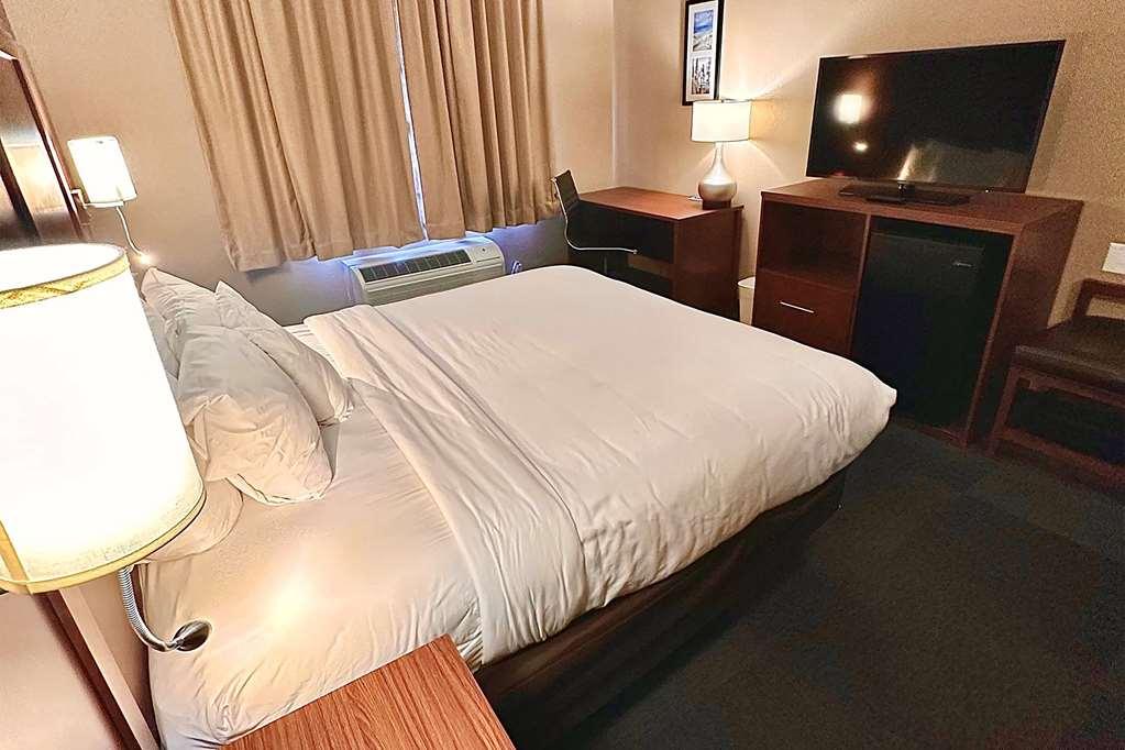Baymont By Wyndham Phoenix North Room photo